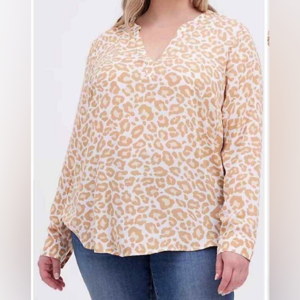 Torrid Long Sleeve Georgette blouse. Size 2X (18/20). Cream/ Tan Leopard Print.